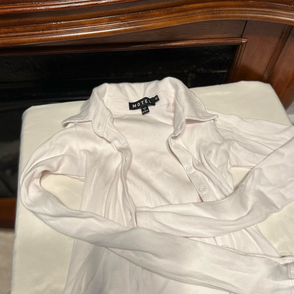 “Motel” women’s button up top